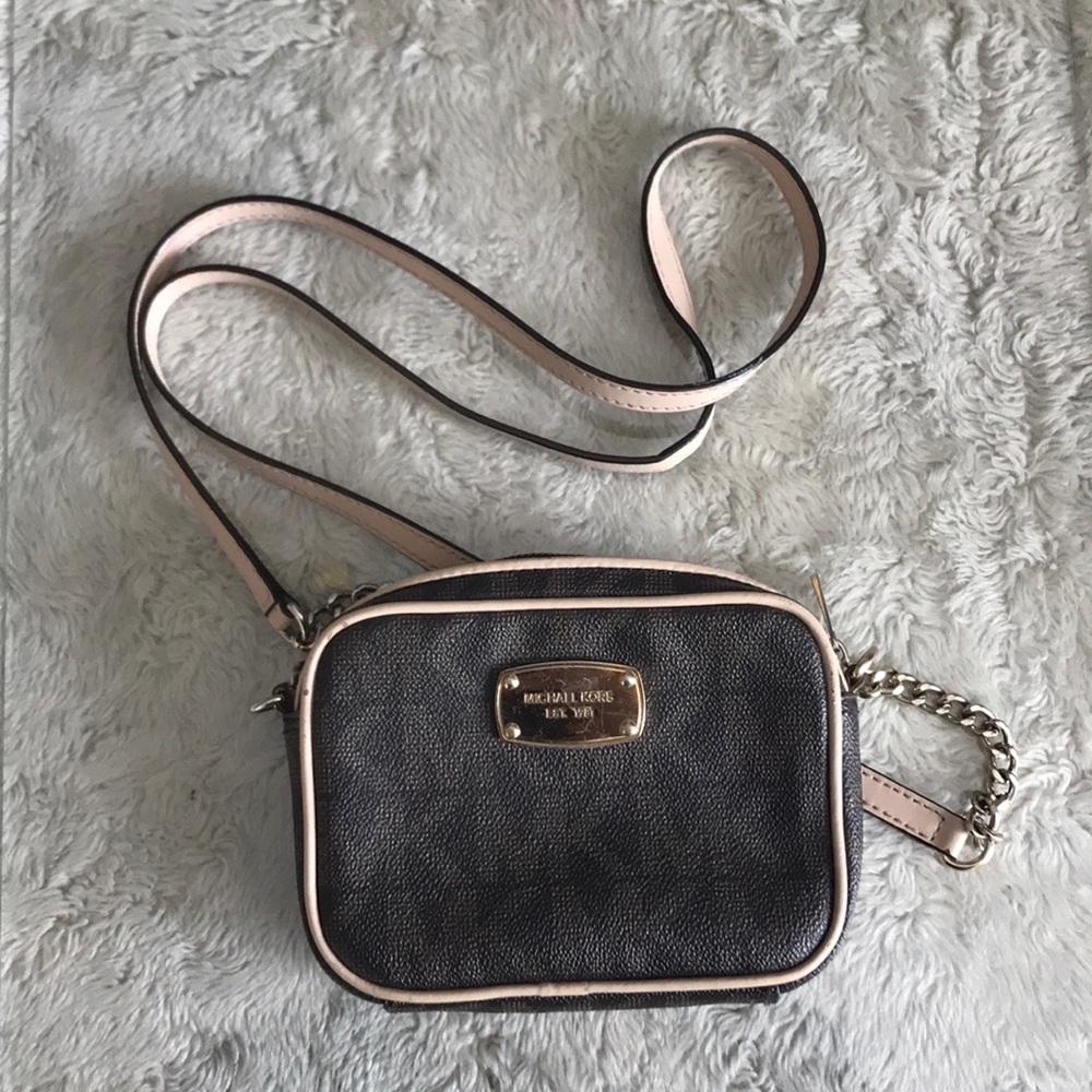 Micheal Kors small cross strap bag